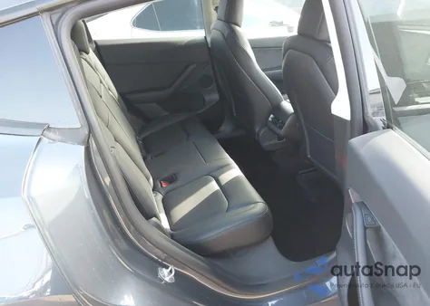 2022 Tesla Model Y Long Range Dual Motor All-Wheel Drive z USA, uszkodzony, nr VIN 7SAYGDEE3NF410748